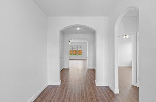 Building Photo - 2405 Peebles Ln