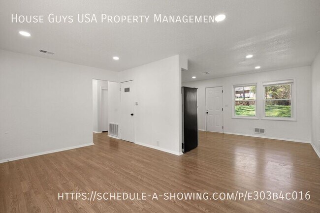 Building Photo - 10716 Ewing Ave