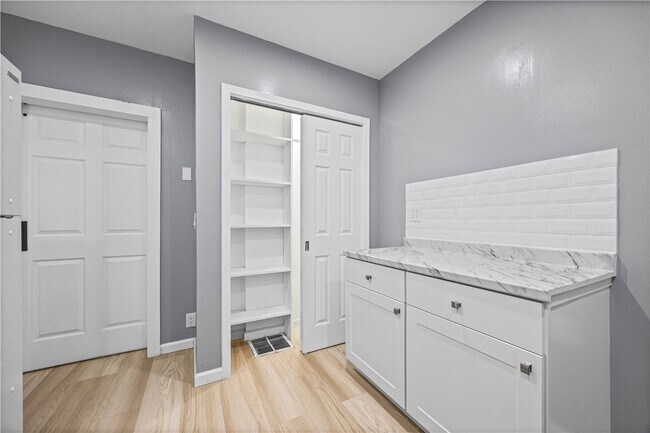 Building Photo - 325 1st St