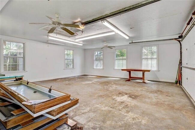 Building Photo - 230 N Briggs Ave