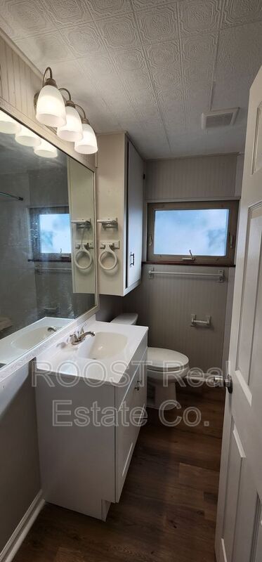 Building Photo - 1545 Garling Ave