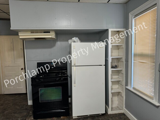 Building Photo - 749 Spencer St NE