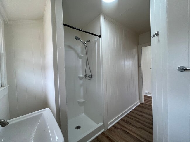 Building Photo - T1239ach (REOM)