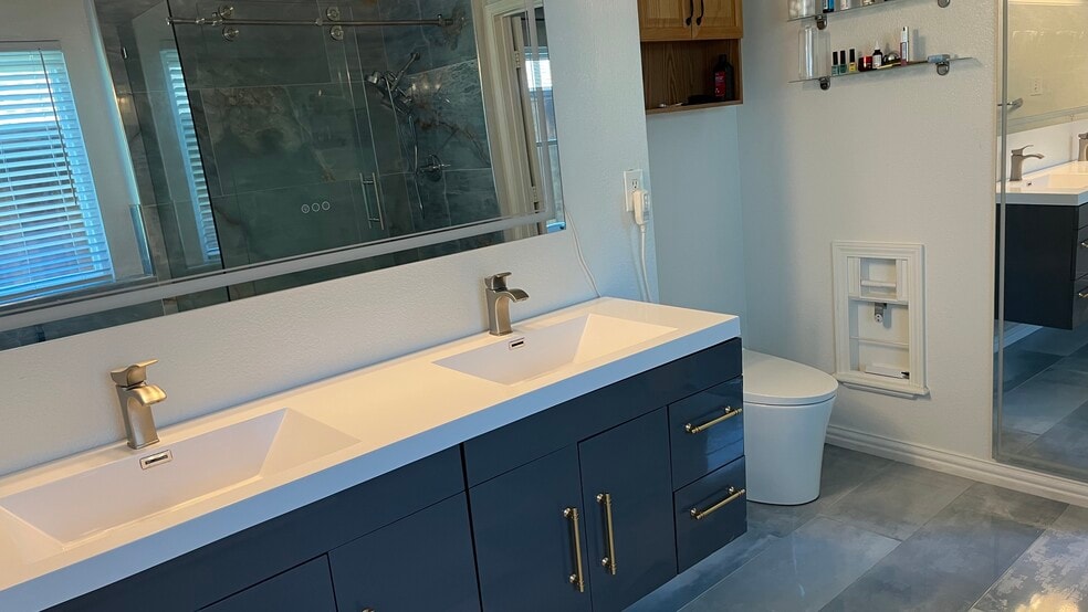 Building Photo - 1324 Hillcrest Dr