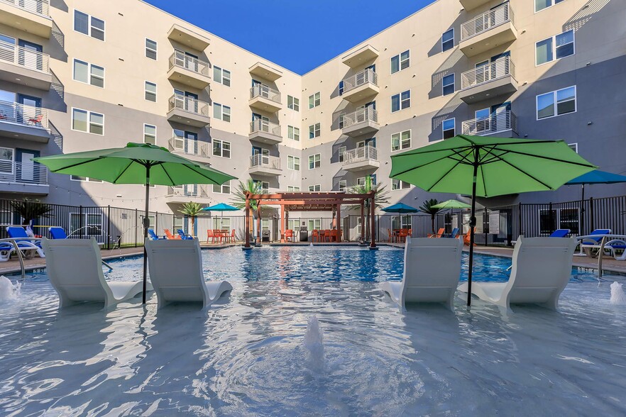 Building Photo - 2422 S Carrier Pkwy