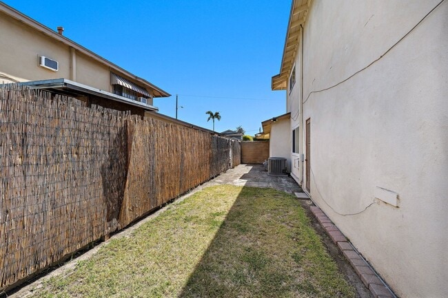 Building Photo - Spacious Home on Corner Lot!