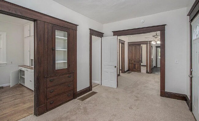 Building Photo - 1105 Lake St