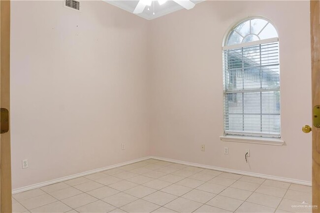 Building Photo - 2212 Lilly Cove Dr