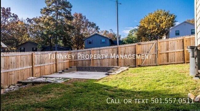 Building Photo - 2 Forest Maple Ct