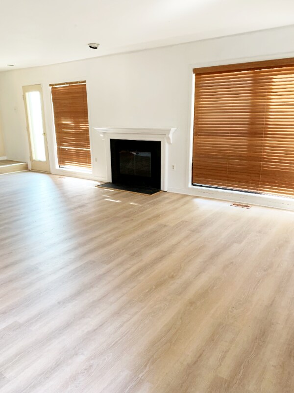 Building Photo - 9745 Lake Shore Dr