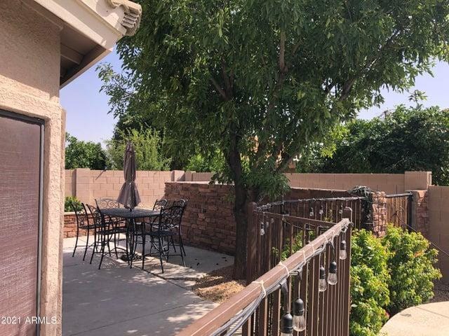 Building Photo - 5233 E Carmel Ave