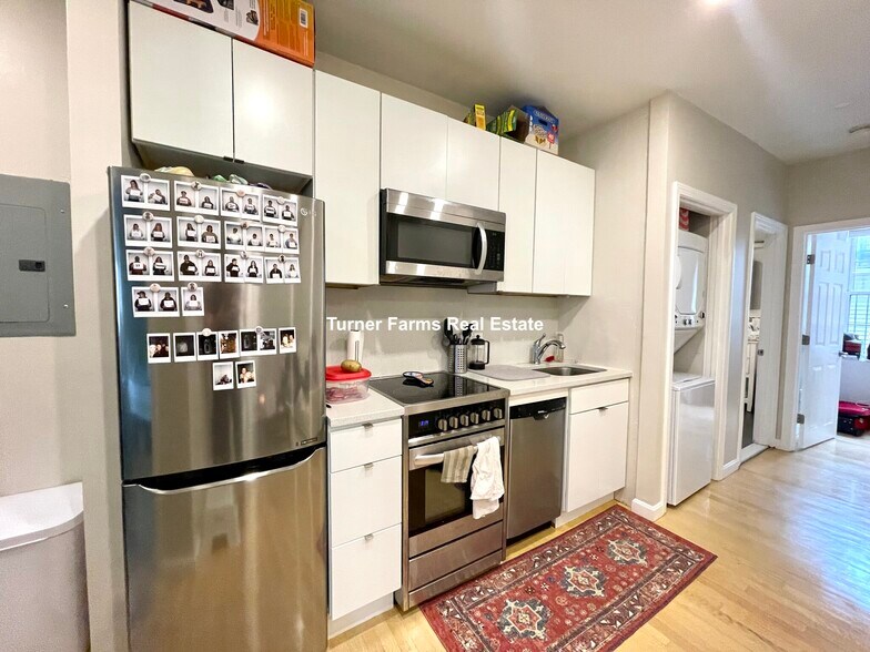 Building Photo - 91 Hudson St