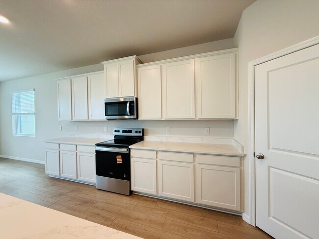 Building Photo - New built 4 bedroom 3 bath 3 car garage in Coddington Subdivision