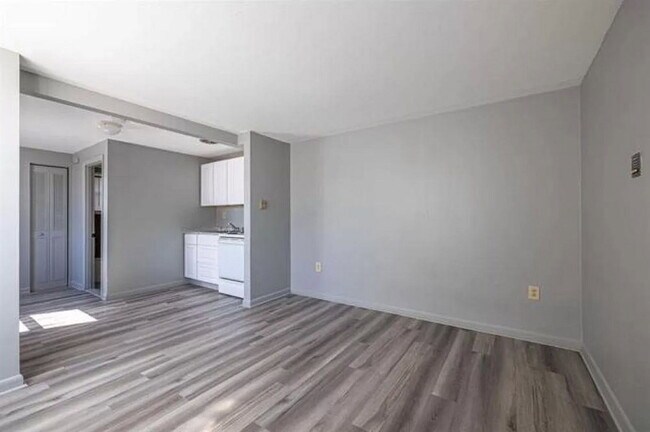 Building Photo - 171 Loudon Rd