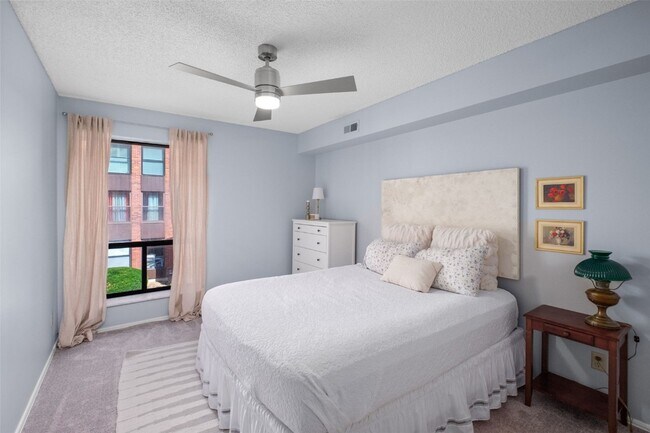Building Photo - 508 Coeur de Royale Dr