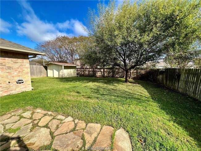 Building Photo - 3605 Vienna Dr