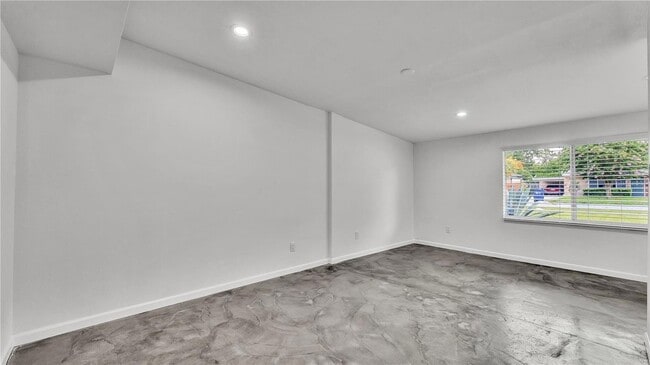 Building Photo - 2128 Sycamore Dr