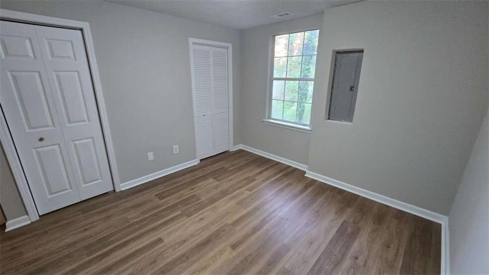 Building Photo - 3025 Mangum Dr