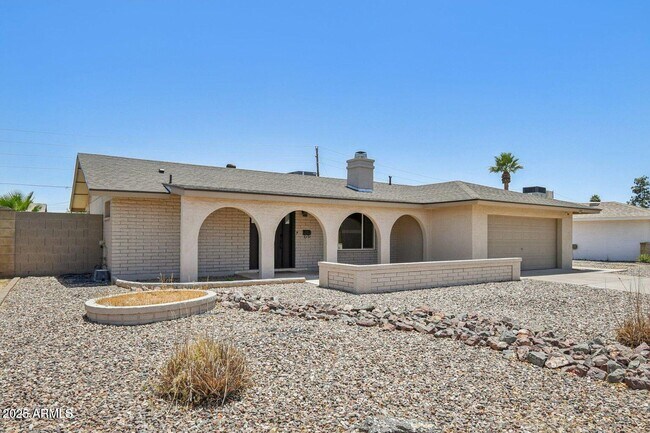 Building Photo - 2519 E Geneva Dr