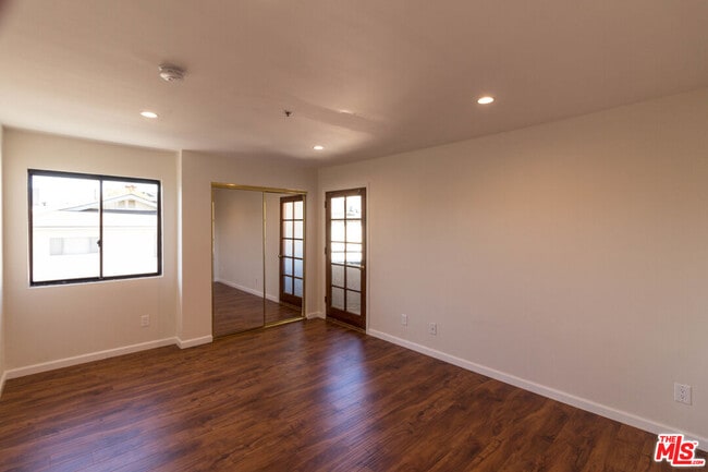 Building Photo - 301 W Loraine St