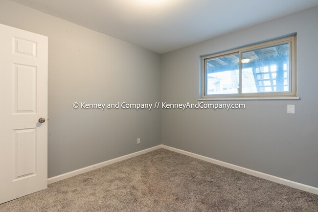 Building Photo - 1421 Querida Dr