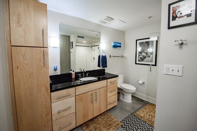 Building Photo - Authentically Cool Downtown Austin Condo | Walk Everywhere | Fully Furnished