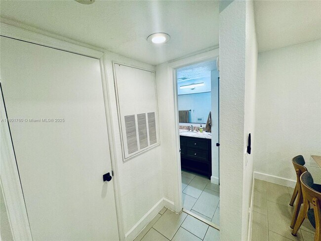 Building Photo - 2900 S University Dr