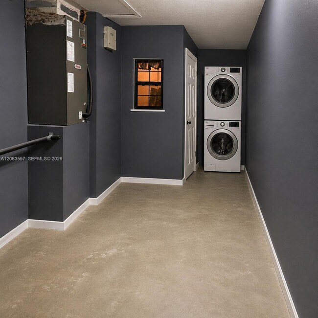 Building Photo - 443 0