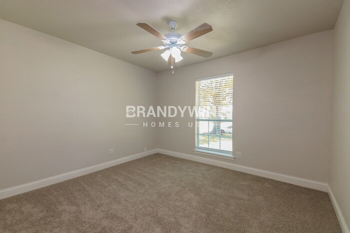 Building Photo - 1821 Whiteoak Dr