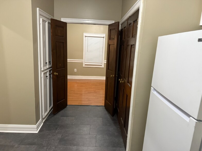 Building Photo - 2144 Rexford Rd