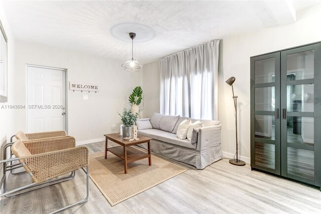 Building Photo - 427 S 24th Ave