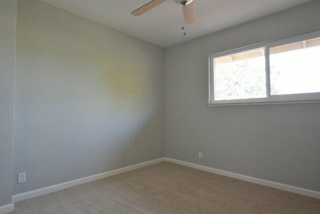 Building Photo - Remodeled and Spacious 4 Bedroom 2.5 Bath Home in Desirable South San Jose Neighborhood