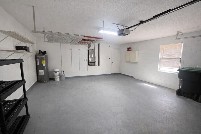 Building Photo - 9313 Palm Tree Dr