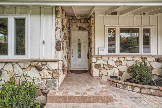 Building Photo - 3766 Willowcrest Ave