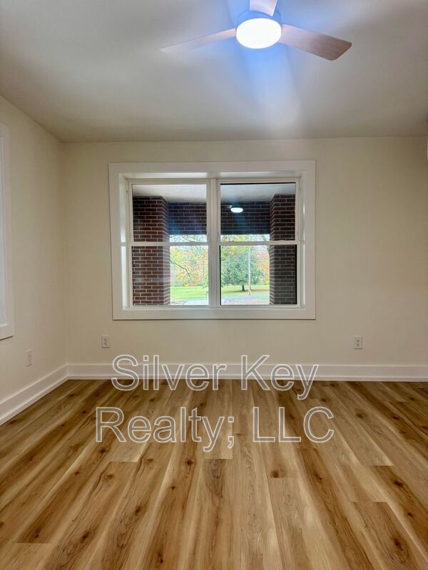 Building Photo - 2113 W Madison Ave