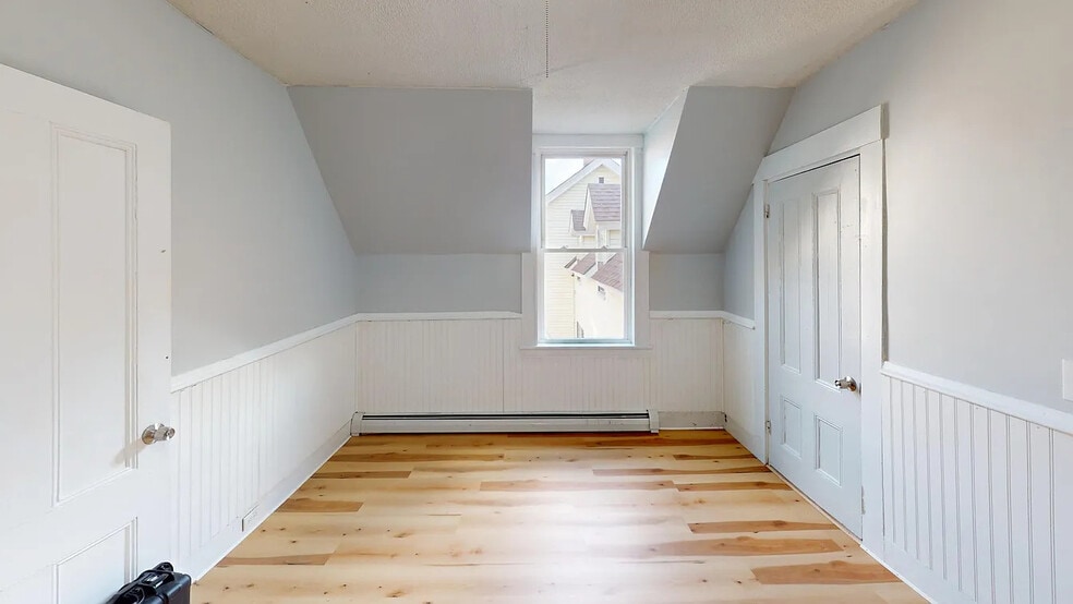 Bedroom - 122 Holland St