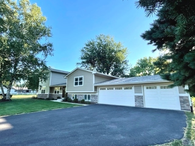 Building Photo - 2S920 Hickory Ln