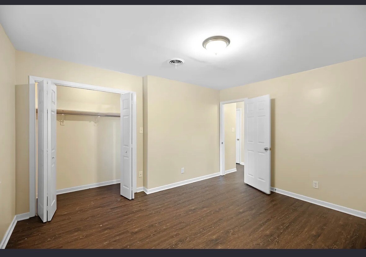Building Photo - 1405 Forest Ave