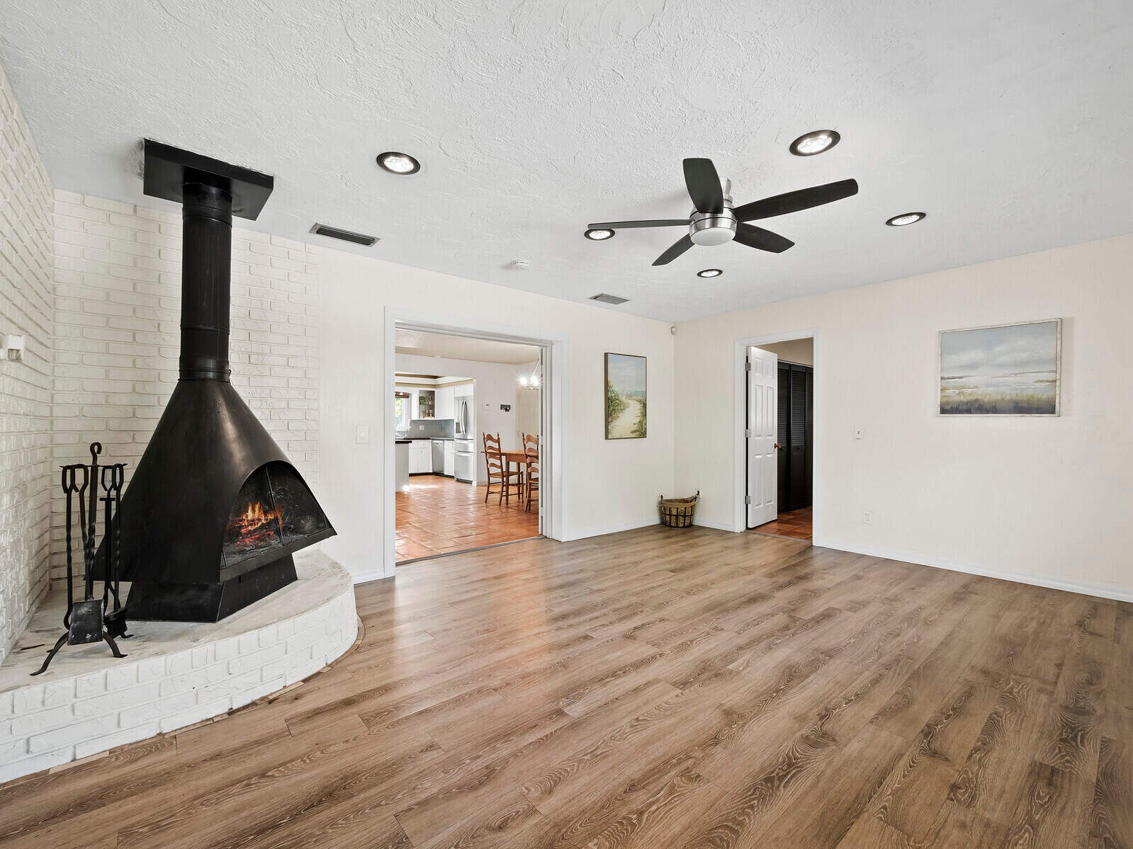 Building Photo - 633 Chevy Chase Dr