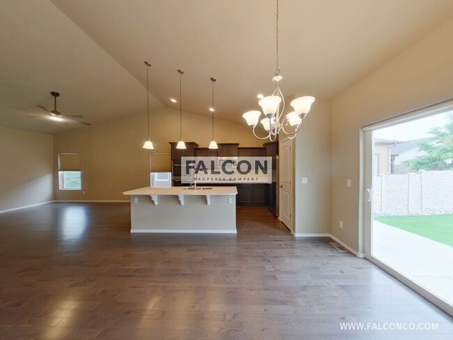 Building Photo - 9958 Golf Crest Dr