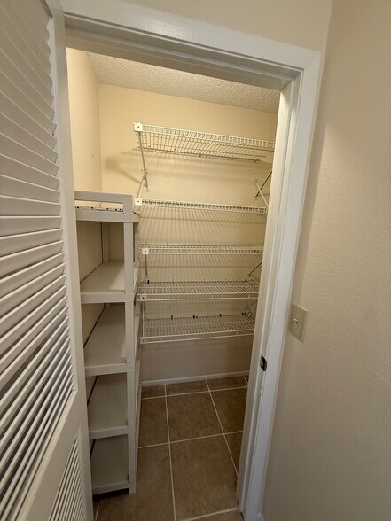 Building Photo - 2120 Corbin Pl