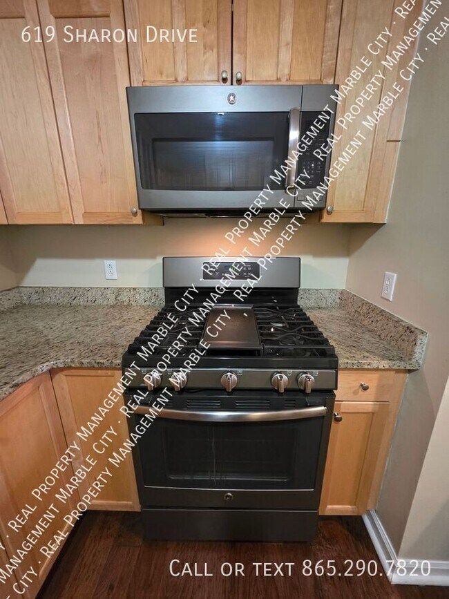 Building Photo - 619 Sharon Dr