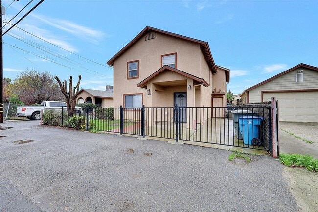 Building Photo - 1072 Grand Ave