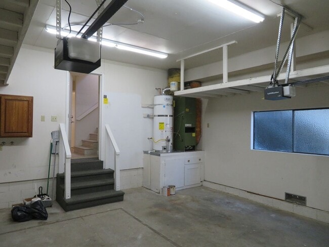 Building Photo - 3 bedroom, 2 bathroom in Scotts Valley