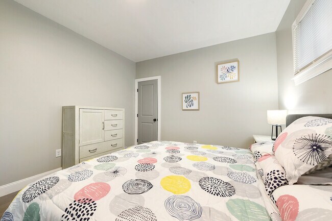 Building Photo - 155 Labelle St