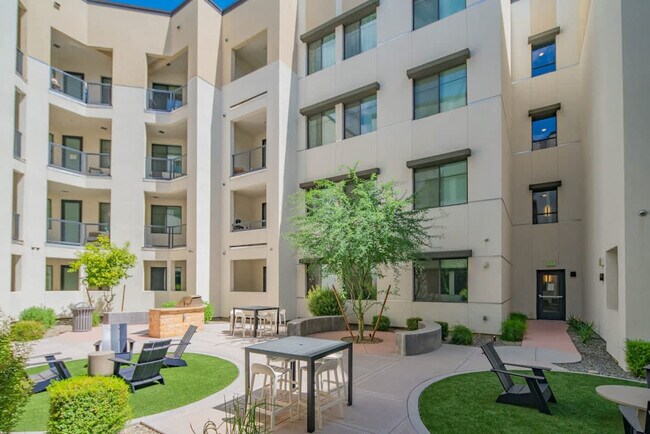 Building Photo - 15501 N Dial Blvd