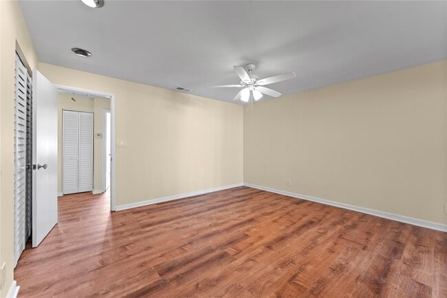 Building Photo - 817 SE 12th Ct