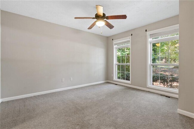 Building Photo - 1333 Laura Ln