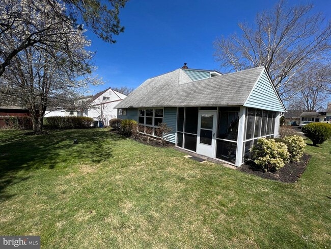 Building Photo - 15 Catalpa Ln