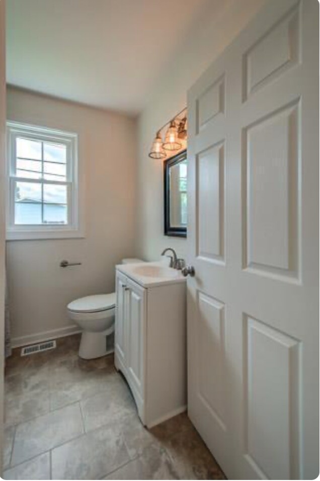 Building Photo - 2 bd/ 1bth w/ heated storage shed/studio, fenced yard